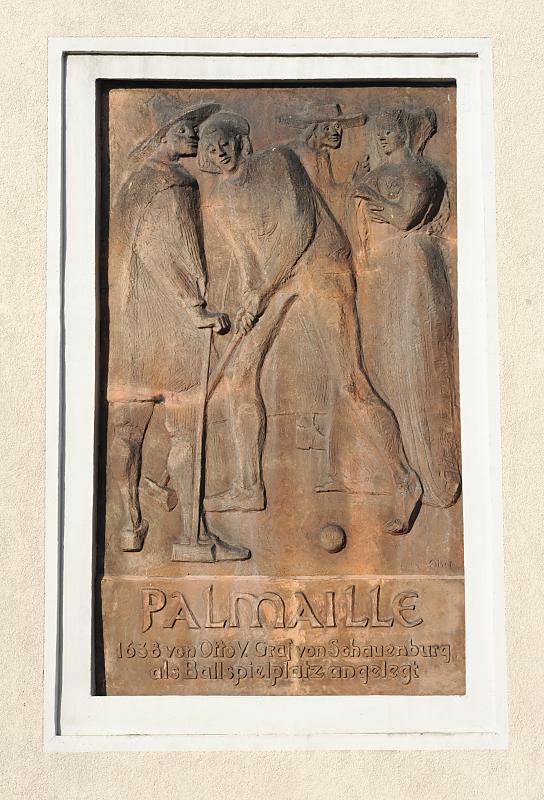 9781_9567 Erinnerungsrelief an einem Gebäude in der Palmaille. | Palmaille - Fotos historischer Architektur in Hamburg Altona.